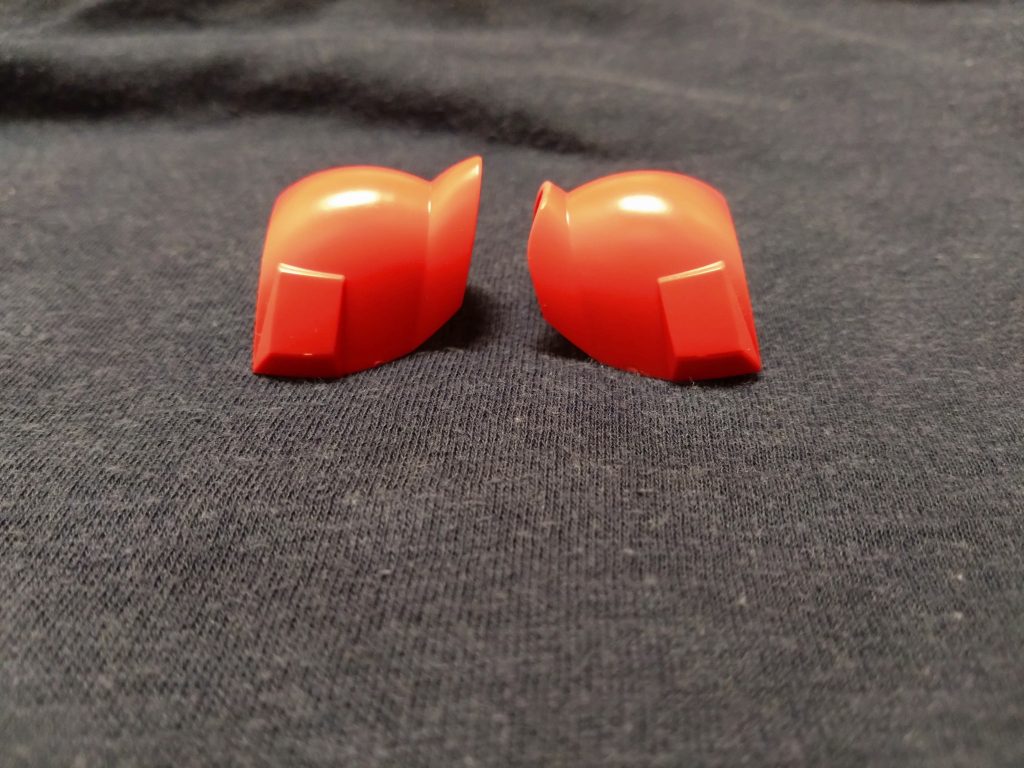 肩のパーツをこのように削っています。それほど違和感ないと思います。