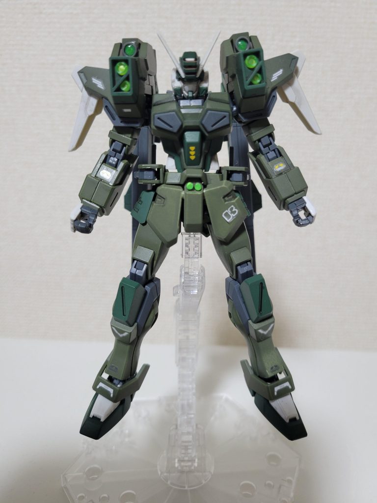 フロントアーマーに103になるようにデカールを貼ったのですがトップコート後無くなっていました笑ついでに右にもオシャレポイント高めのデカールを貼っていたのですが取れました😇貼り付け強くするやつ塗らんとアカンのですね(素人) 合体!