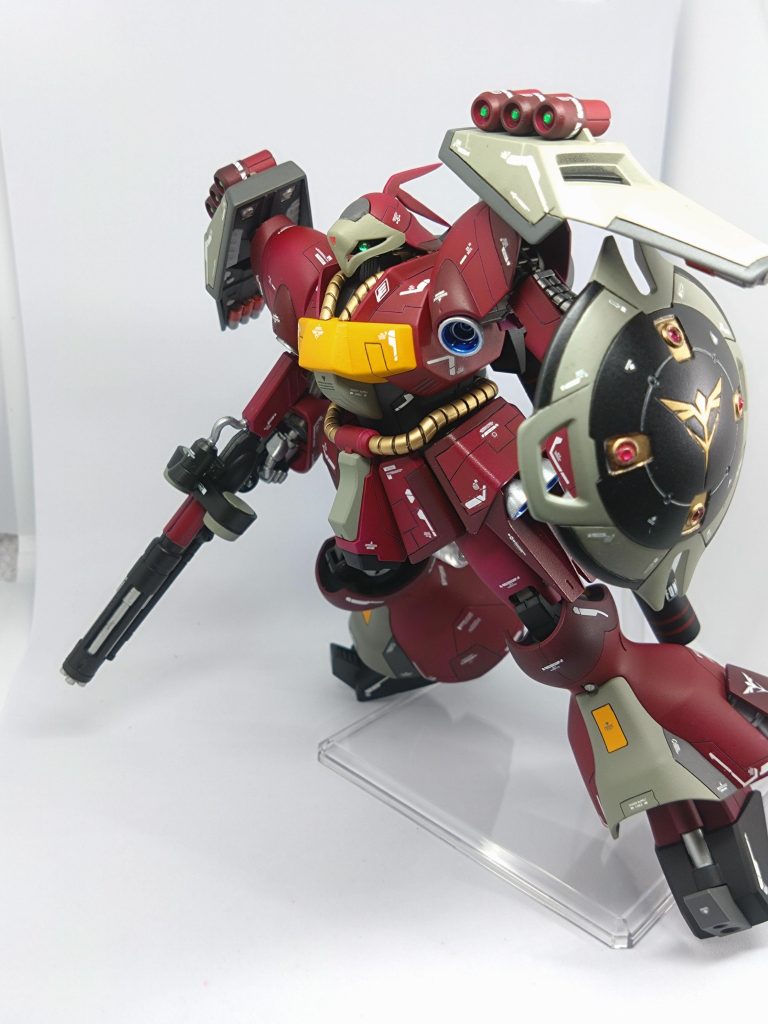 RGサザビーのデカールを使用し、兄妹機らしく。