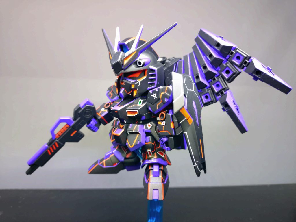 アクシズから提供されたサイコフレームを使用したニューガンダムがアクシズショックと言われる程の力を見せた事により、アナハイムの技術者の間ではもっと沢山のサイコフレームを使用したらどうなるか？という議論が盛んにされる様になった。そこで機体を新設計する時間も惜しい為、既にあった設計図、即ちニューガンダムの機体を再生産し、大量にサイコフレームを詰め込んだ…がコンセプト(長いw)