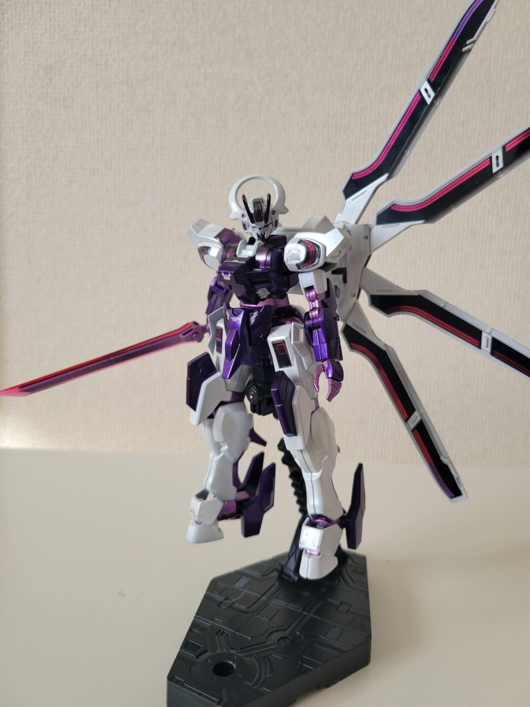 何だかんだで、ガーディアンが左にまとまってるのが好きです♥ 紅白のやつに参戦してみたいので、現在筆塗り中のガンプラを早く完成させたいと思います！エアブラシの方が綺麗に塗れるし早いですが筆塗りは筆塗りで楽しいですね😁