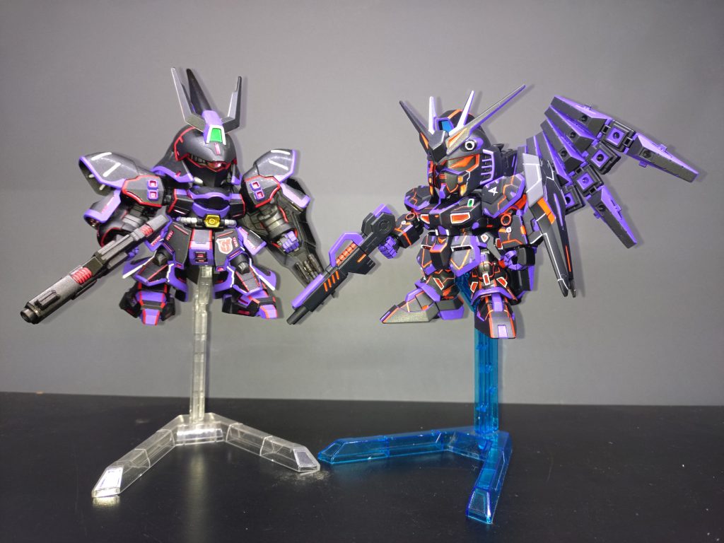 以前投稿してあるブラックサザビーとも意匠合わせの配色してあります。ブラックサザビーは光りませんがw