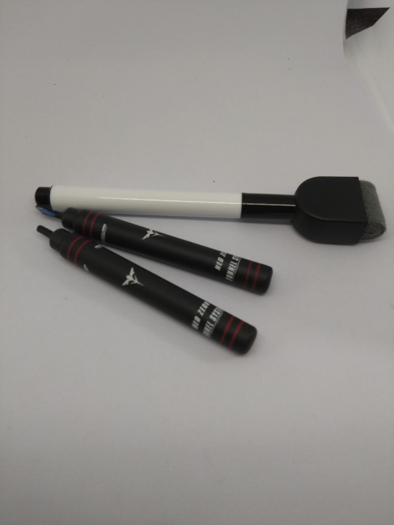 プロペラントタンクは100均で買ったコレ。3本入りなので安上がりでした。丁度いい太さで、切って埋めてヤスリ掛けてランナーぶっ刺しただけで出来るので節約したい方オススメです。