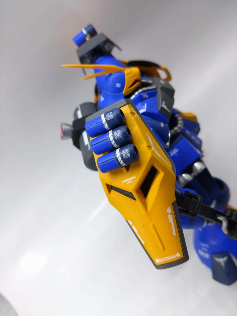 デカールやスジボリ、色分けのデザイン等前作と基本的には同じ様に作っています。完成直前によりによって替えの効かないデカールが破れたりで一部変更してます。探さないで下さい…