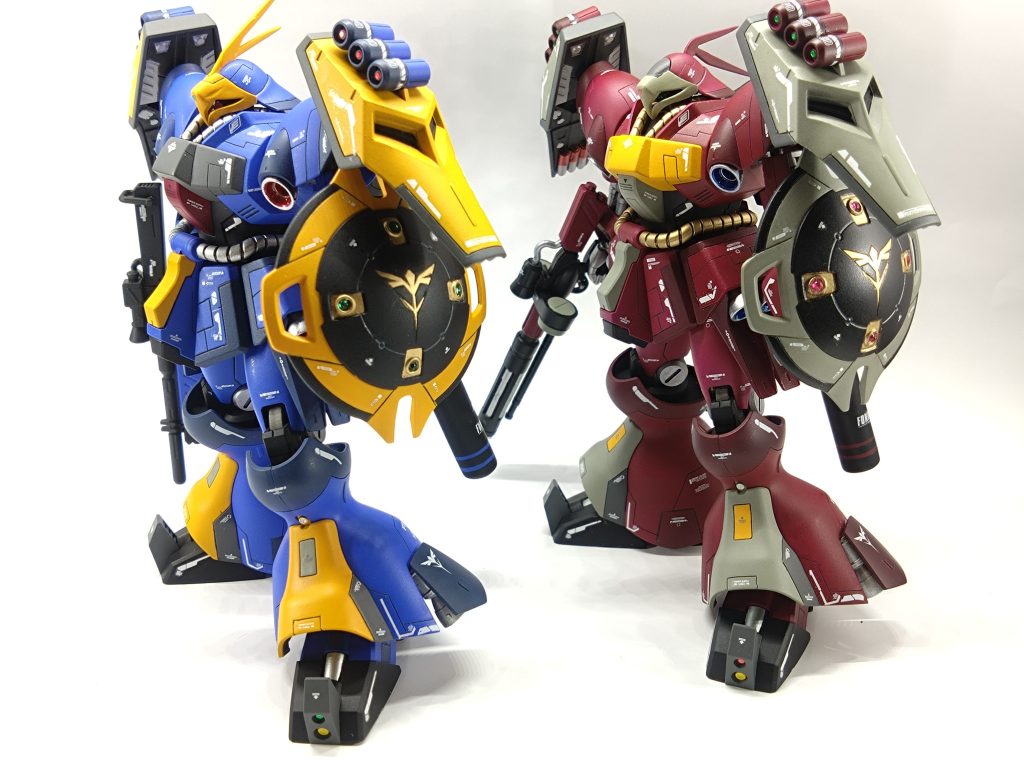 出撃待機中。相違点はカラーとライフル、頭部のデザインのみ。クェス用で作成したポニテアンテナは尻尾。ギュネイ用はそのまま鶏冠です。