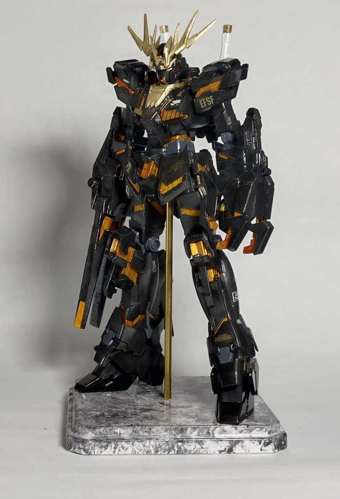 腕、腰の延長で四肢のバランスをとっています。