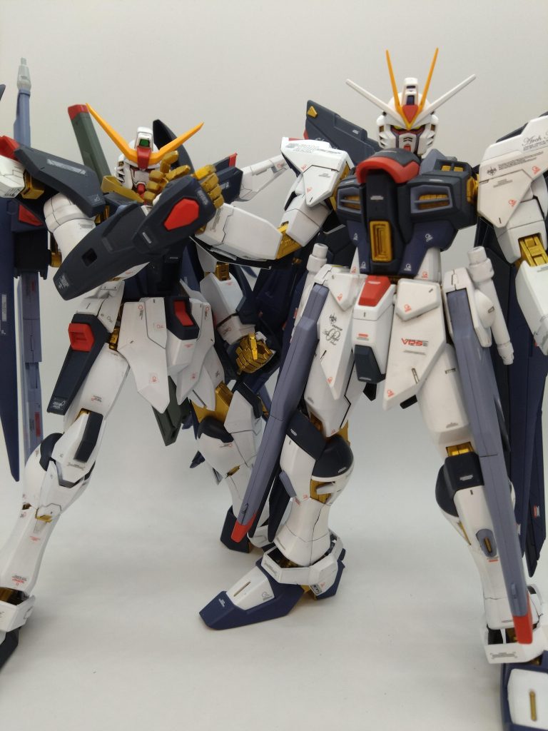 今年最後の1枚。色味を同じにしたので某マジンガーと某グレートのように。何か既視感あったので握手させときました✨50オーバーの人々にささればいいなぁ😸