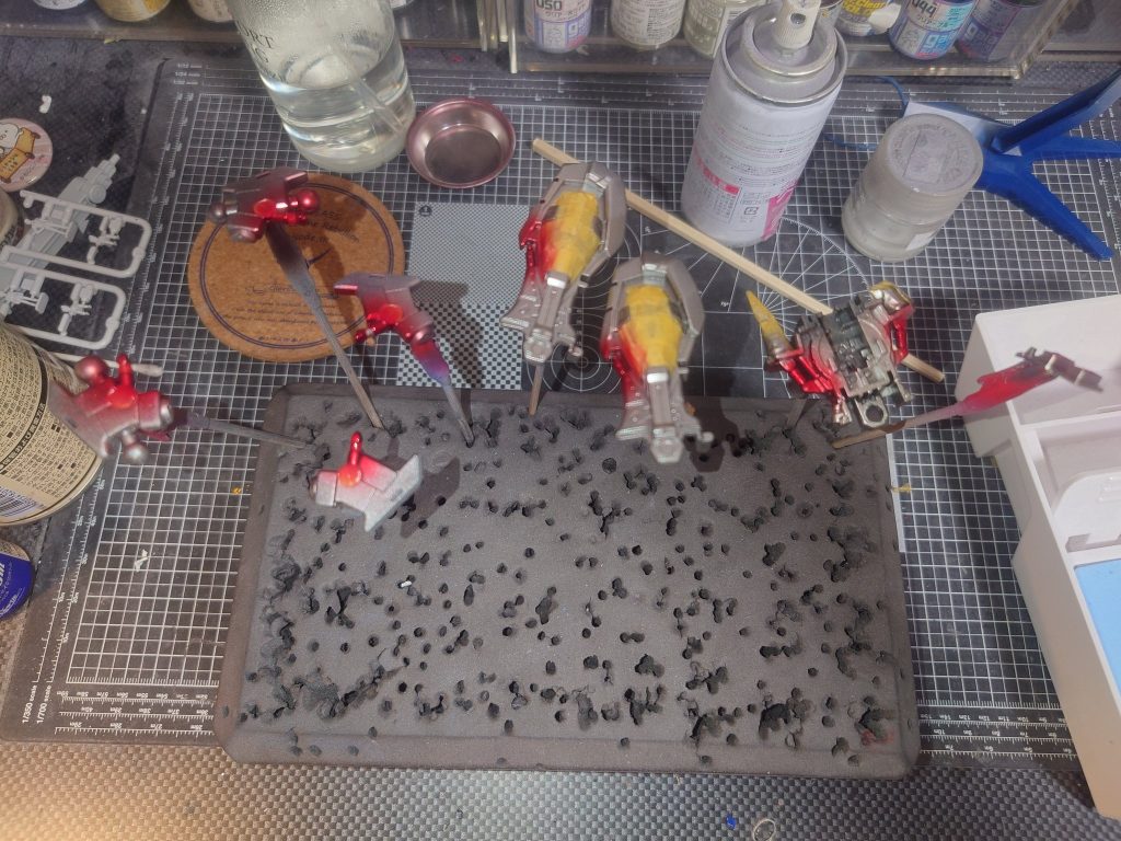 フレームの塗り分けはこんな感じで、シリンダーはキャンディレッドしました。