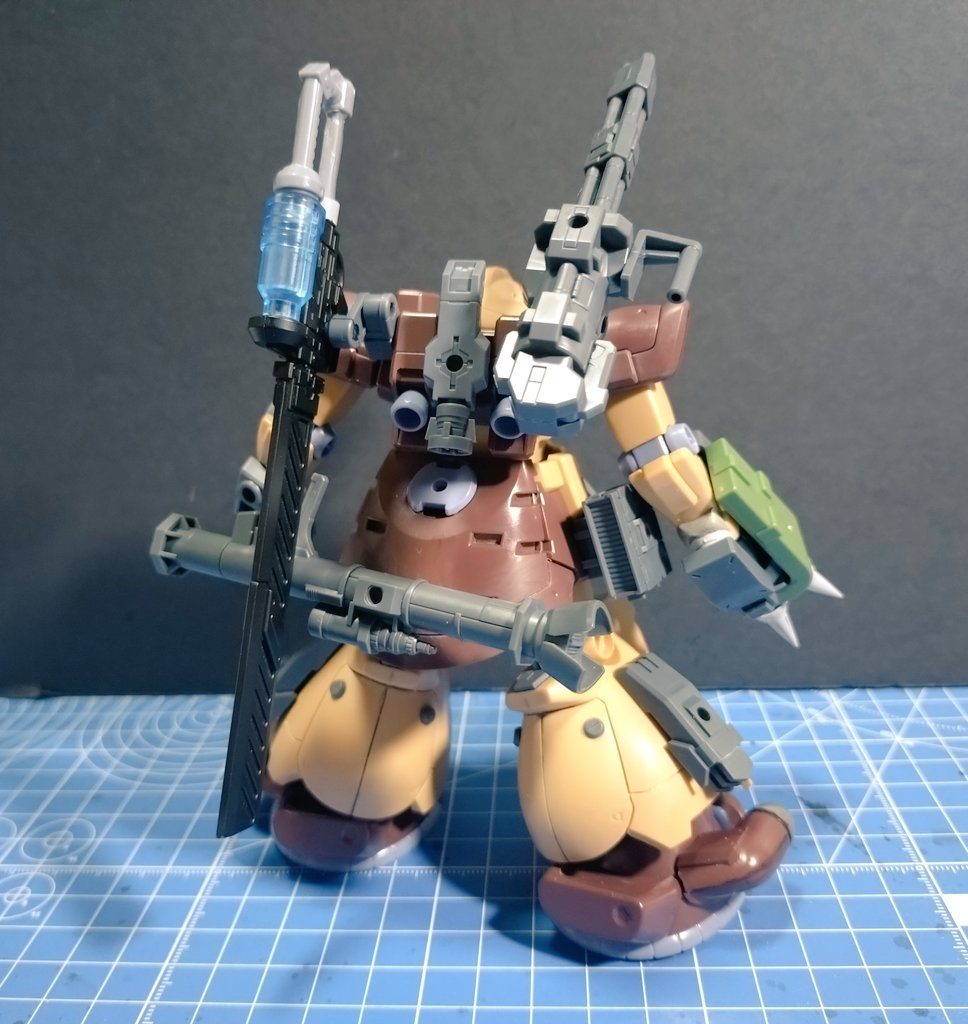 ・塗装前背面今回は合わせ目消しを効率的に行うべくペンサンダーを久々に引っ張り出して使いました