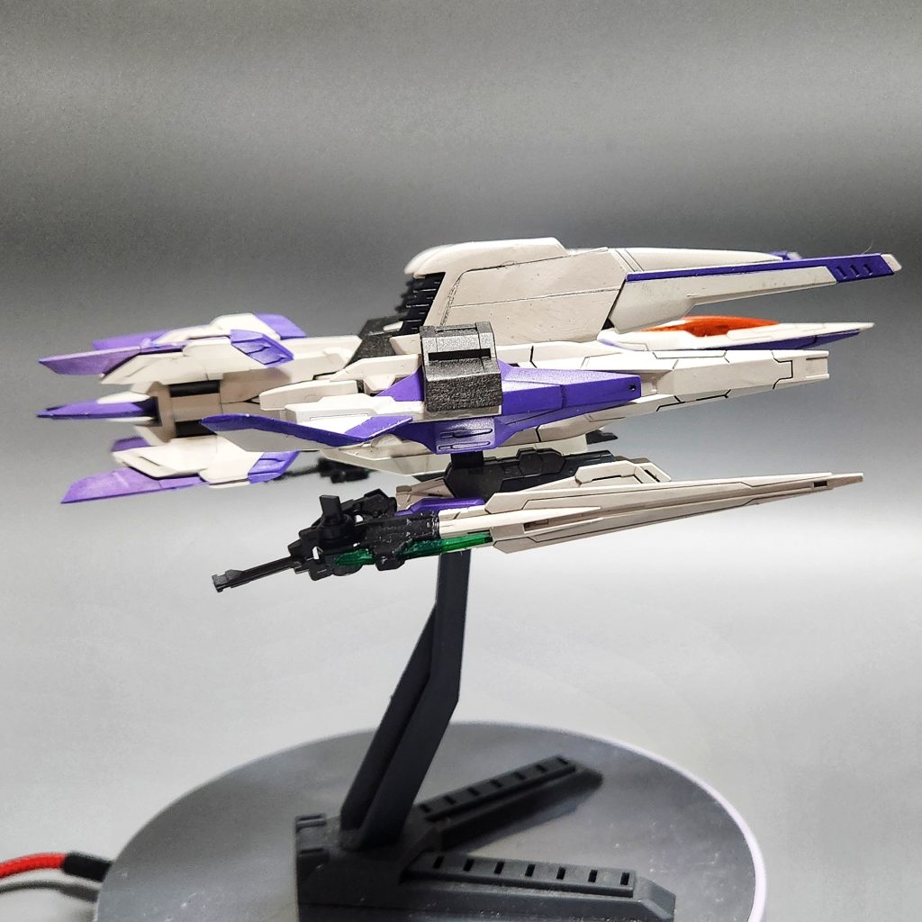 設定GNメガコンデンサー内蔵式試作型GNヴェスバー『GNparticle Variable Speed Beam Rifle(GN粒子可変速ビームライフル)』の略称である(GN,V.S.B.R)をGNバスターソードIIIの代わりにオーライザー本体装備した機体