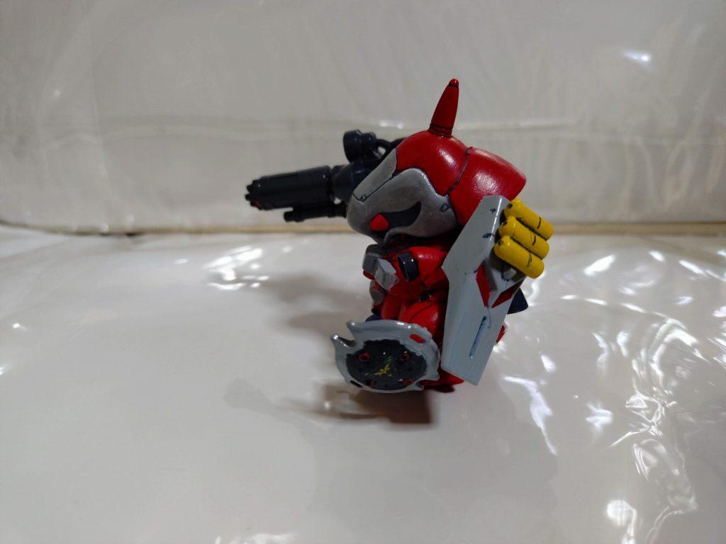 ガトリングもそうなのですがシールドの持ち手を切ってMSアンサンブルのドダイに着いていたパーツを切って接着し持ち手に変えてあります