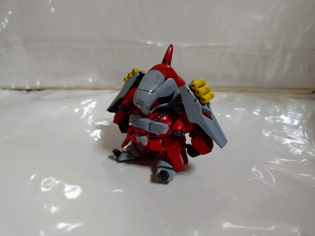 最近BB戦士にハマっている私なのですが特に旧型のBB戦士を作りたくなり逆シャアセットを手に入れられたので1番作りたかったクエス専用ヤクト・ドーガを作りました