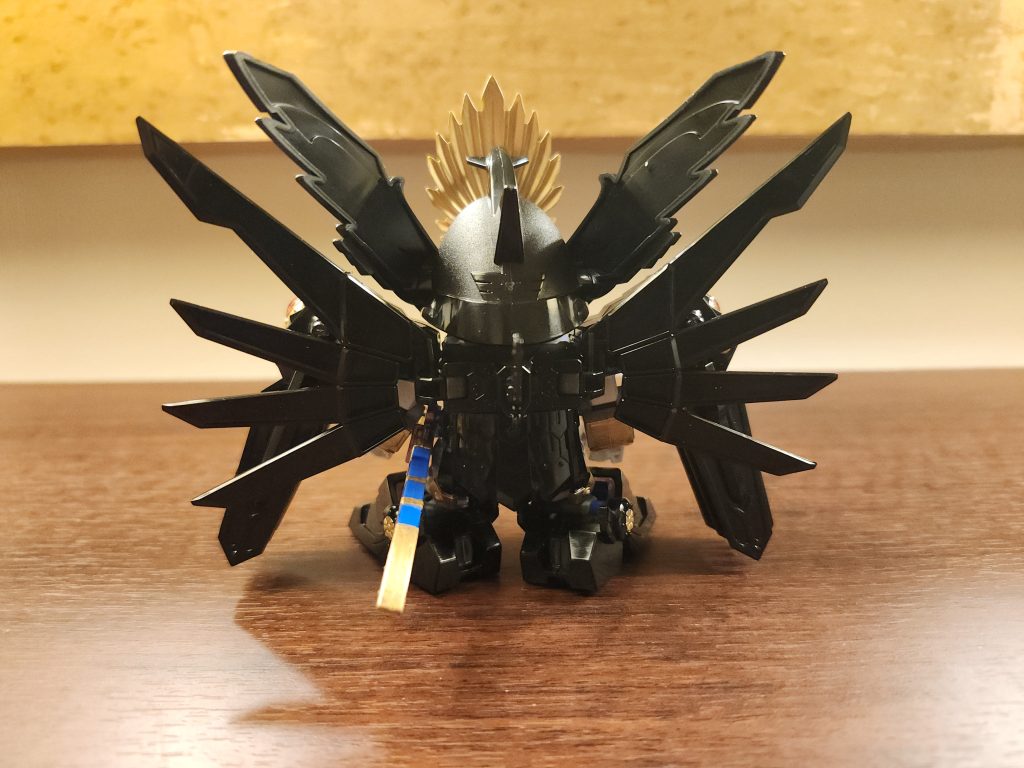 後ろ武者烈伝のリデコだった武将はともかく当時としてもクッソ古かった千生将軍ベースの豊臣秀吉頑駄無がやっぱり無理あったような気がします…同時期には人気だった三国伝ラインをも微妙な空気にした流用キットだらけの武勇激闘編なんかも展開されてたりと謎のリデコのゴリ押しがされてた思い出…。