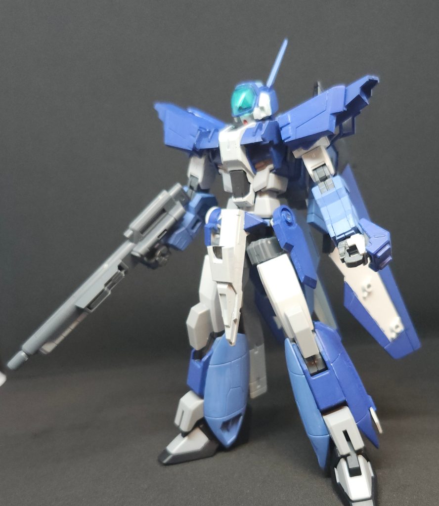 超イズモ級1番艦「ムゲン」を旗艦として活動するコンパス別働隊にて運用される「オーブの蒼き流星」ことエイジ=ヤマオカ少尉専用MS。ベース機はムラサメ改だがエリカ=シモンズ直々の魔改造を全身にくまなく受けて原型機を大きく上回る高速戦能力を誇る反面、シールドが大きな抵抗となるためオミットされたため防御力に関しては大幅に低下しており極めてピーキーな操作性となっている。 …とかそんな感じの設定。