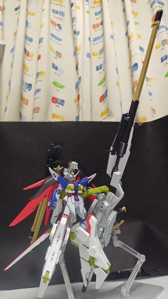 ゼウスシルエット装着。リニア砲の砲身は本体の倍近くあり、ここまで引かないと写真に収まりません。