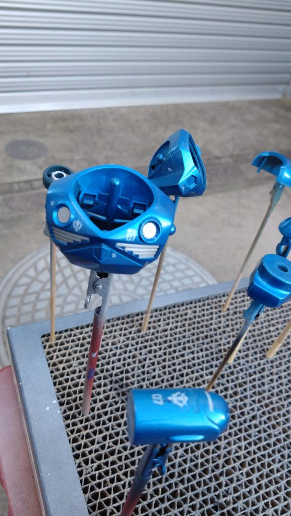 相変わらず缶スプレーで頑張ってます(^^)✨かなり近づけてスプレーします。垂れる寸前を見極めるんです✨