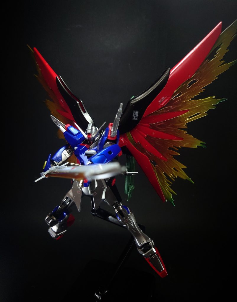 MMI-714 アロンダイト ビームソード背面右部に装備されているビーム刃と実体刃の二種の刃を持つ長刀。ソードシルエットのエクスカリバーの改良型。