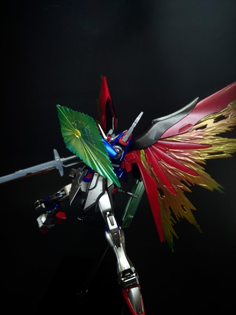 MX2351 ソリドゥス・フルゴール ビームシールド発生装置両手の甲に装備されたビームシールド。ビーム、実体弾の双方に高い防御力を発揮する。対ビームシールドビームコーティングが施された実体式のシールド。腕部に装備するために広範囲を防御できる。ゼウスシルエット装着時はリニア砲の機関部ユニットに装着される。