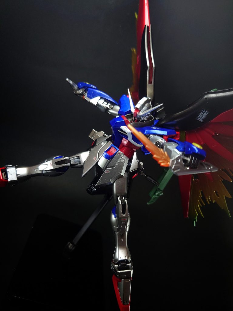 RQM60F フラッシュエッジ2ビームブーメラン左右両肩に装備された簡易ドラグーン式のビームブーメラン。ビームの出力調整により刃が伸縮し、ビームサーベルとしての役割も果たすようになった