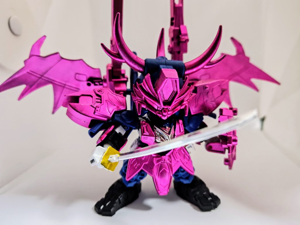 禍々しさ強調するため、メタリックピンクで塗装。