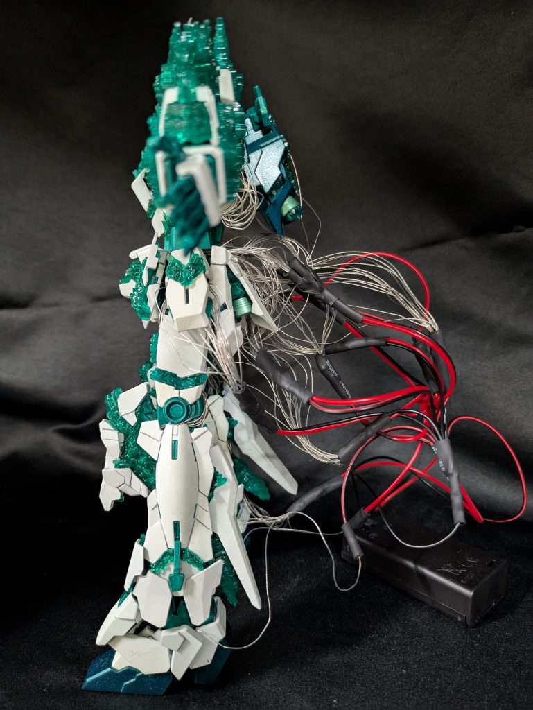 配線はこんな感じになってます。なるべくスマートにまとめようと思ったのですが、上手くいきませんでした…