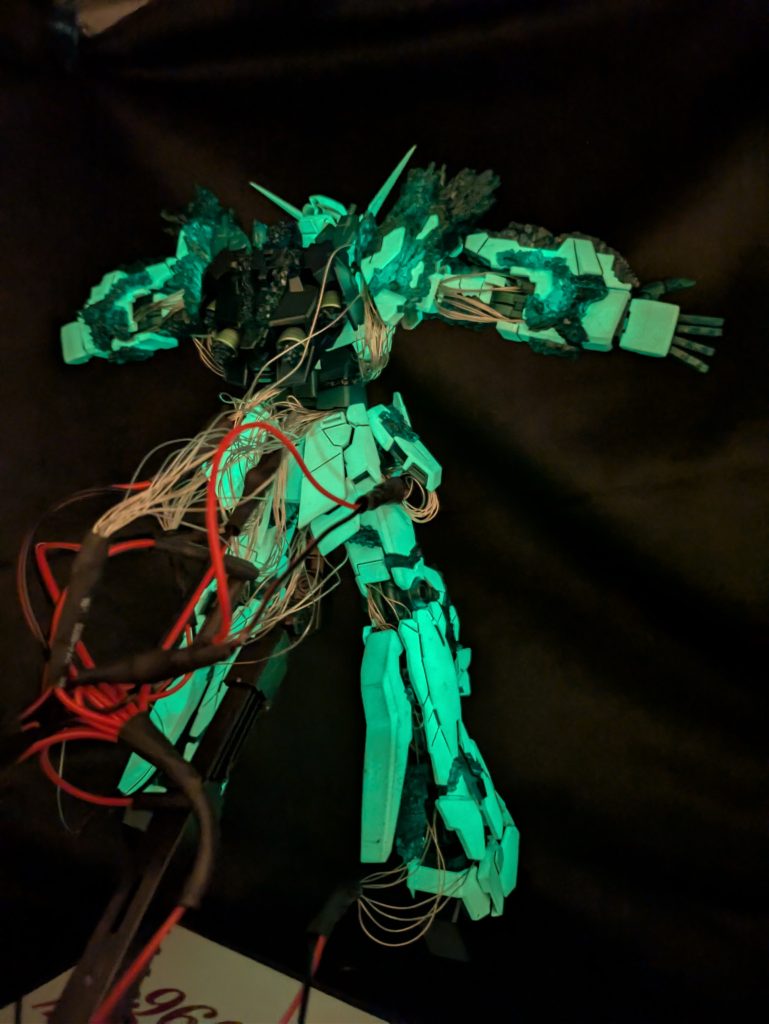 後ろにも光を当てればこの通り。