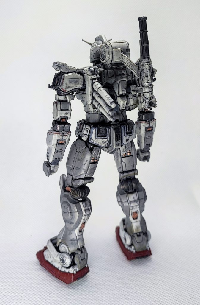 背面ところどころにホビーマーカーでのメタリック塗装をしています。こういう細かいところに足すだけでなんとなく映えますよね。