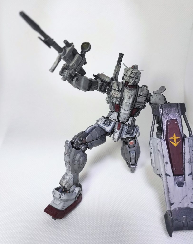 ビーム・ライフルこれまた無骨な形状ではめ込み形式なのですがうまく色分けされるような作りになってました。