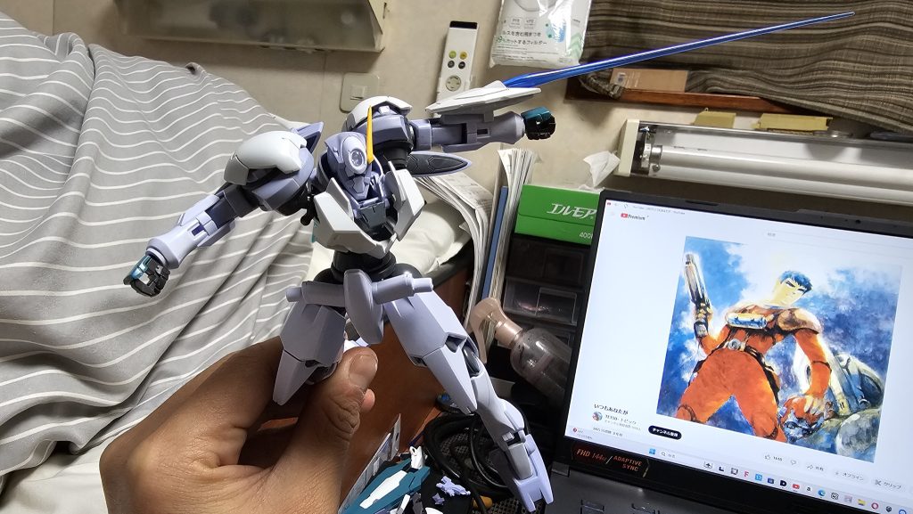 作ってる途中です。この機体lllとlVのパーツ共有化によるコスト軽減、新型太陽炉によるジンクスlVと同程度まで性能強化した機体とか言っておきながらジンクスlVのパーツ1つも使ってません。だって持ってないんだもん()