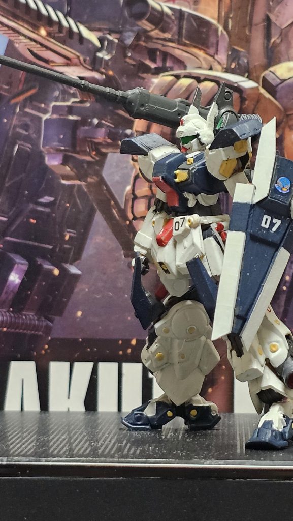 シールドはMK2の物をベースにプラ板を張ってそれらしく製作。塗装はファレホの筆塗りをしています。