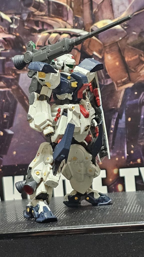 デカールは1/144の戦車、航空機のものを使用してそれらしくしています。