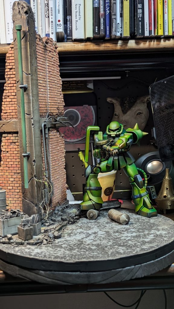 ザクのジオラマ　油絵具で塗ってます–4枚目/制作者：B G