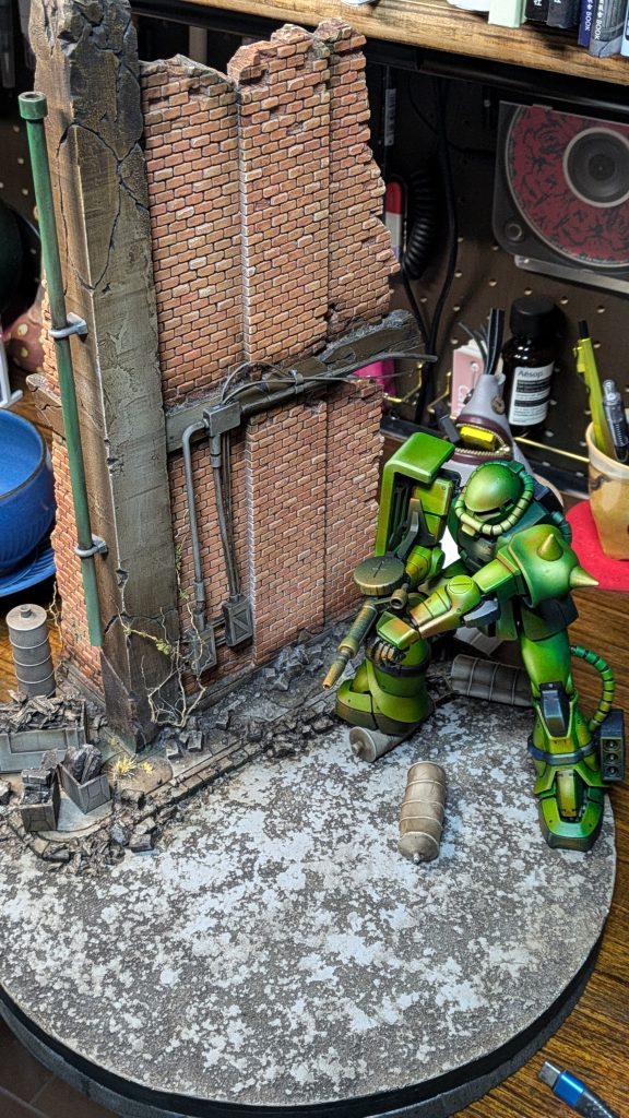 ザクのジオラマ　油絵具で塗ってます–2枚目/制作者：B G