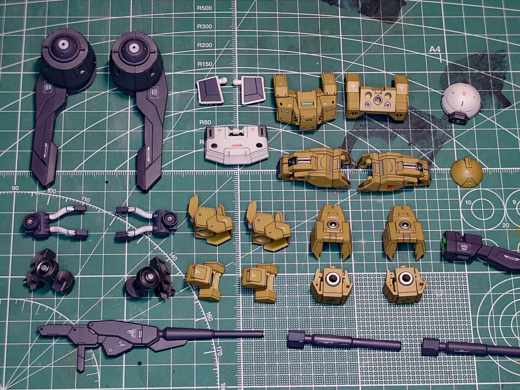 塗装後に塗分けたディティールアップ用のパーツを接着して情報量をUPさせています。