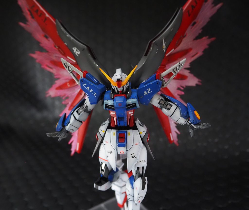 HGCEの傑作キット、RGを超えたという声もあるデスティニーガンダム(記憶違いだったら済みません)をイベントで作ってみました。