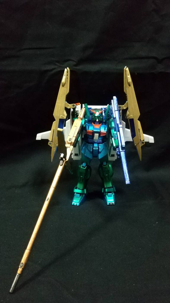 HGのガンダムMk-Ⅱでは、ロングライフルを持てない為、他のきっとから手を拝借して何とか持たせたが、ゆるゆるなので、一枚だけ。