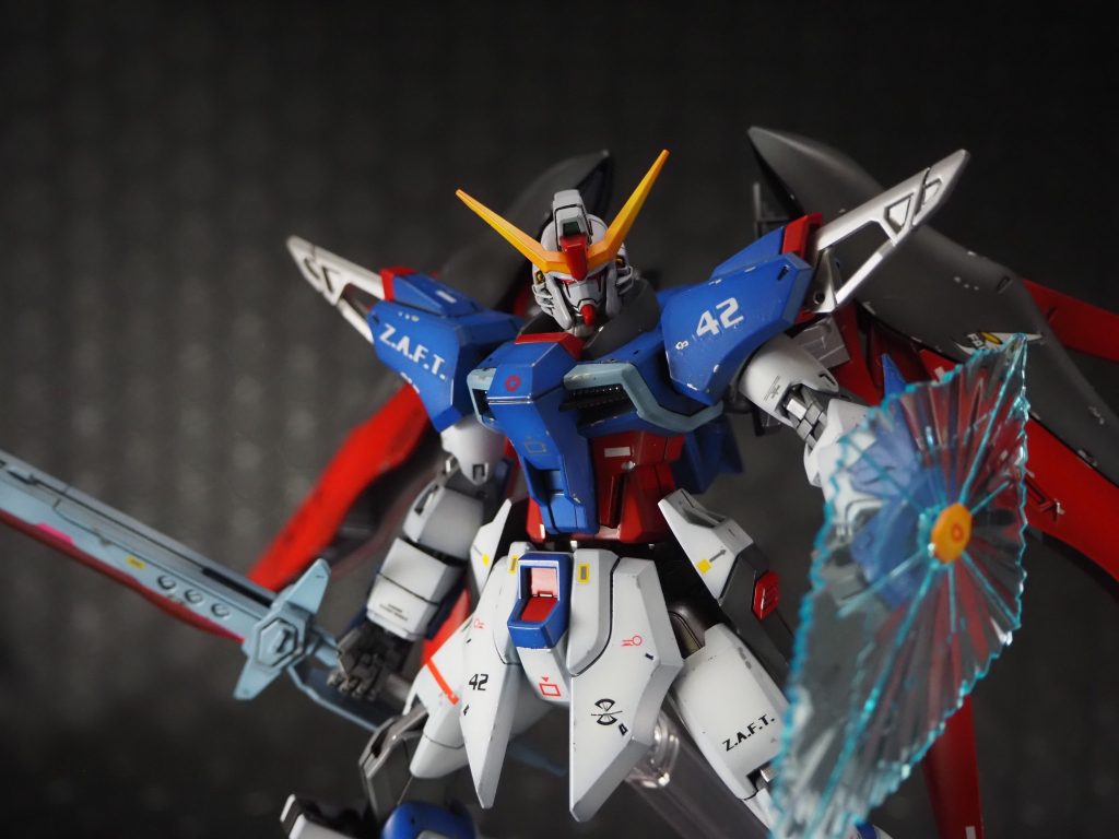 余り使ったシーンを思い出せないフルゴールシールドも展開します。