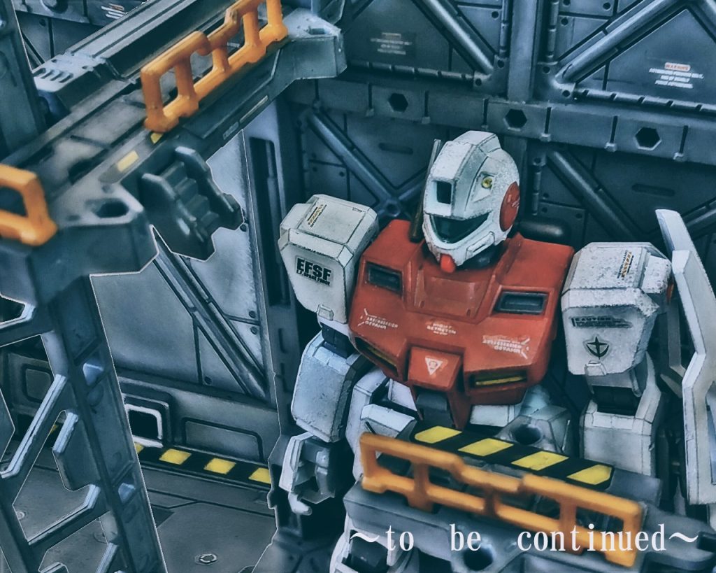 「あるじゃないかっ!!コイツで行かせてもらうぜ!!」ノーマルスーツ姿のフォルド・ロムフェローはヘルメット片手にエレベーターから待機中のジムに乗り込んだ。「中尉っ、それはまだオーバーホールが終わったばかりでチェックがっ!?」整備兵は慌てて答えた。「なら安心だ。火は入るな。弾や使える武器は?」「全く聞いちゃいないんだから。バルカン砲は装填済みです。それと武器はビームガンとバズーカを用意してます」「ならビームガン借りてくぜ。俺がフォワード、ルースはバズーカで俺のアシストだ！」「勝手に決めるなフォルド」「ちょっ、カッセル中尉もいつの間にっ!?」もう1機待機していたジムにはルース・カッセルが既に乗り込んでおりコクピットハッチを閉めるとシステムチェックをしていた。「勝手なのは貴様ら二人だっ!!」出撃で慌ただしいMS格納庫に、基地守備隊指揮官が走って現れた。「お前達はジャブローの戦艦への異動が命じられてミデアに乗っているんじゃないのか!?」「仕方ないじゃないですか司令官殿。これじゃ俺達のミデアも出れないし、MSパイロットが輸送機の棺桶なんて死んでも死にきれないですよ」フォルドはヤレヤレと呆れながら話す。「五月蝿いっ!基地の防衛は守備隊に任せておけばいい!!」「ですがフォルドの意見も一理あるでしょう?我々のミデアだけでなく宇宙港でシャトルも発進を控えている筈です。あれもジャブロー本部、コーウェン准将の肝入りでしょうに。本当に何かあった時は目も当てられませんよ」「何で貴官がそんな事を知ってるんだ!?」守備隊指揮官はバツの悪い顔を隠せなかった。「そりゃ俺達ガンダムのテストパイロットだからですよ。あれについても聞いてますよ」フォルドは自慢げに言う。守備隊指揮官は埒が明かないと判断し一旦うつむくと指示を出す。「クソッタレ!!前には出過ぎるなよっ!お前達をジャブローに送るのも重要な任務なんだからなっ!」「了解!フォルド・ロムフェロー、ジムコマンド出るぜ!」フォルドは意気揚々とジムを歩かせ格納庫から出ていく。「英断ですよ。始末書はジャブローから送ります!ルース・カッセル、ジムコマンド行かせてもらう!」後を追うようにルースのジムも歩くとハイパーバズーカを手に取った。守備隊指揮官はそれを歯を食いしばりながら見て地団駄を踏んだ。そして2機のジムは前線へ向かうと、また1人格納庫に厄介な来客が現れた。「私が使えるモビルスーツはないのかいっ!?」 〜to be continued〜