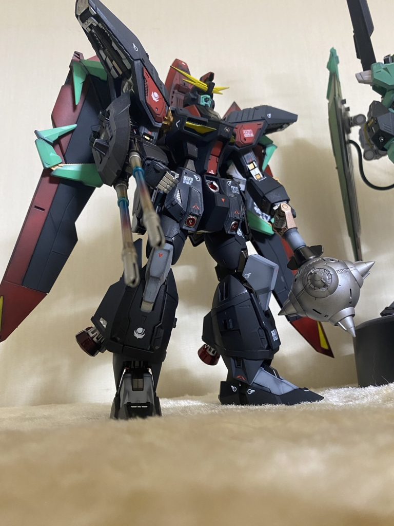 右腕の砲身焼を焼けた感じに塗装この機体にあってない感が💦