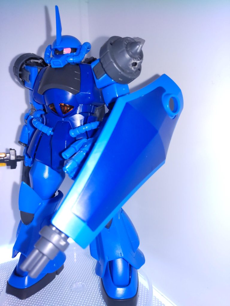 シールドガトリング グフカスタムのシールドガトリングに感化され、グフのシールドにビルドファイターズトライのパワードアームズパワーダーのガトリングを装備させました。