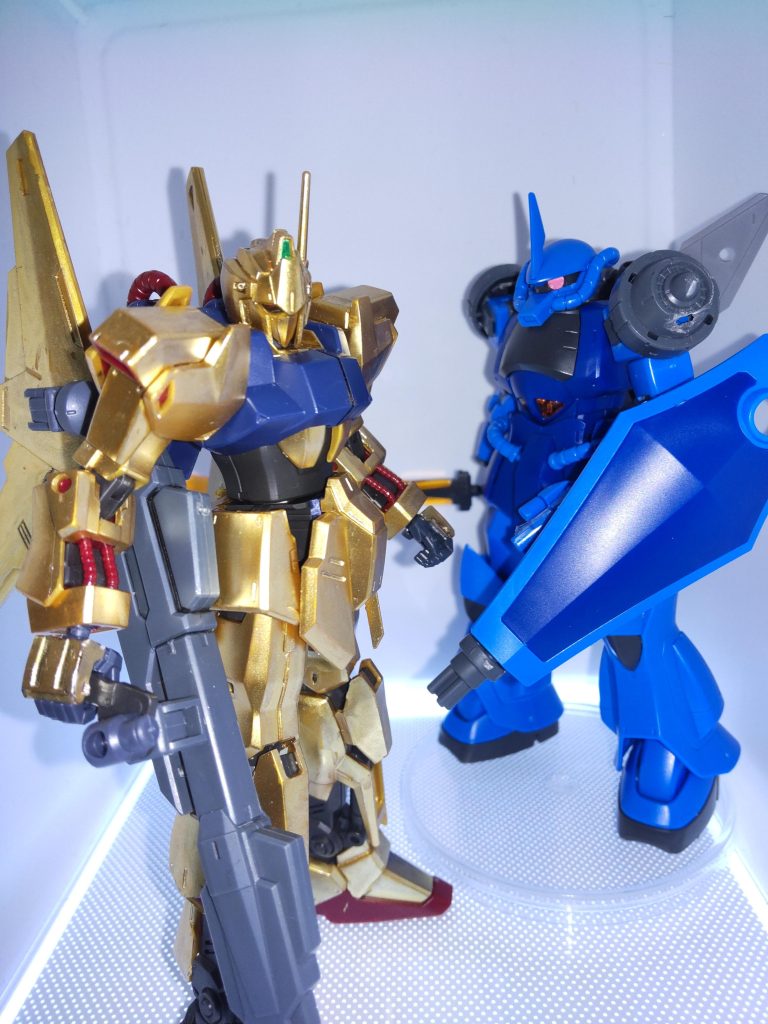 師匠と主人公のMSでパシャリ📸