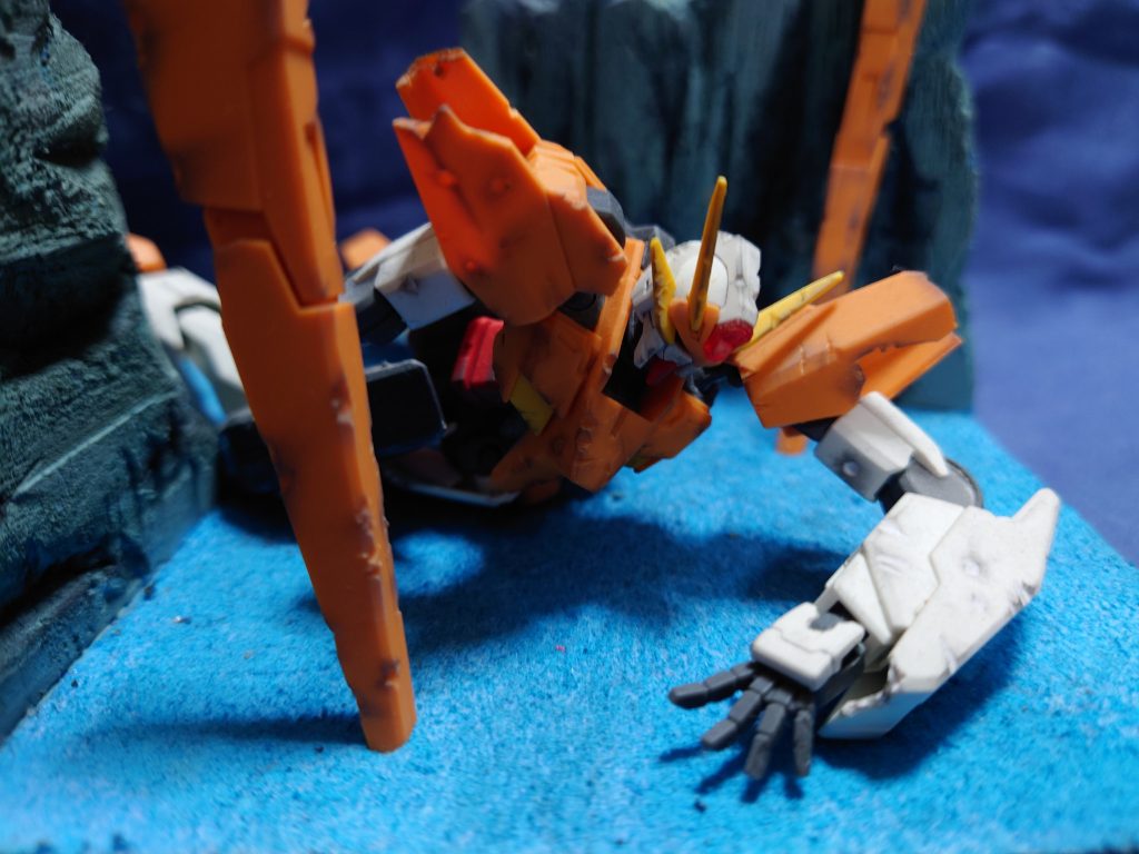 レジンに沈める勇気は無かったので、ジオラマ部分は全体的に青っぽくして海底っぽさを表現。