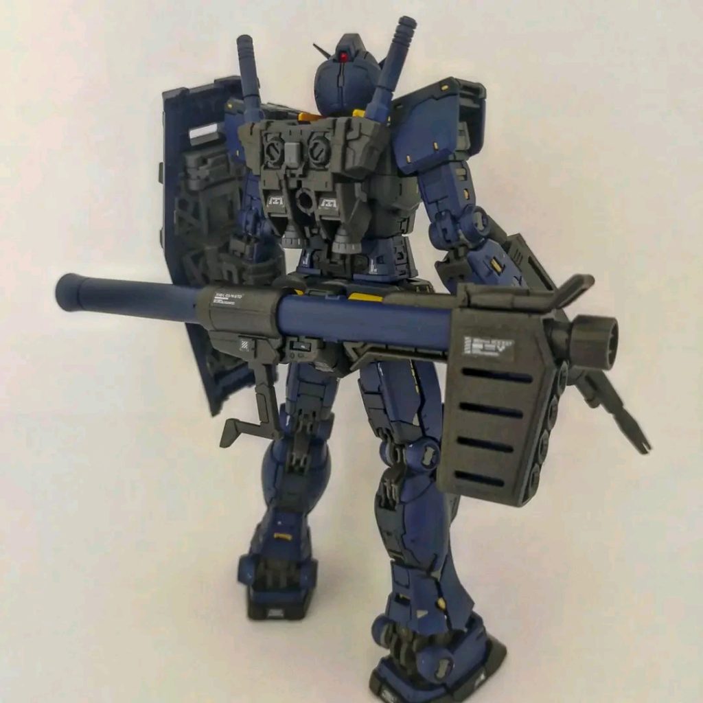 背面からのショット。バズーカもマウント出来るのは嬉しいですね。