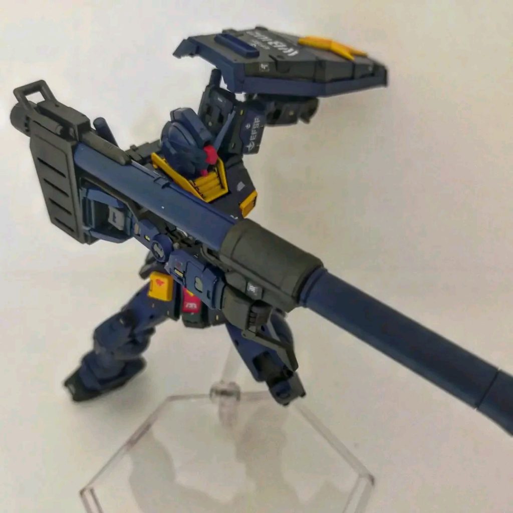 可動域も文句無しです。もっとデカールを貼りたかったのですが、このカラーだとグレーの文字が見えなくなるのでかなり端折りました。