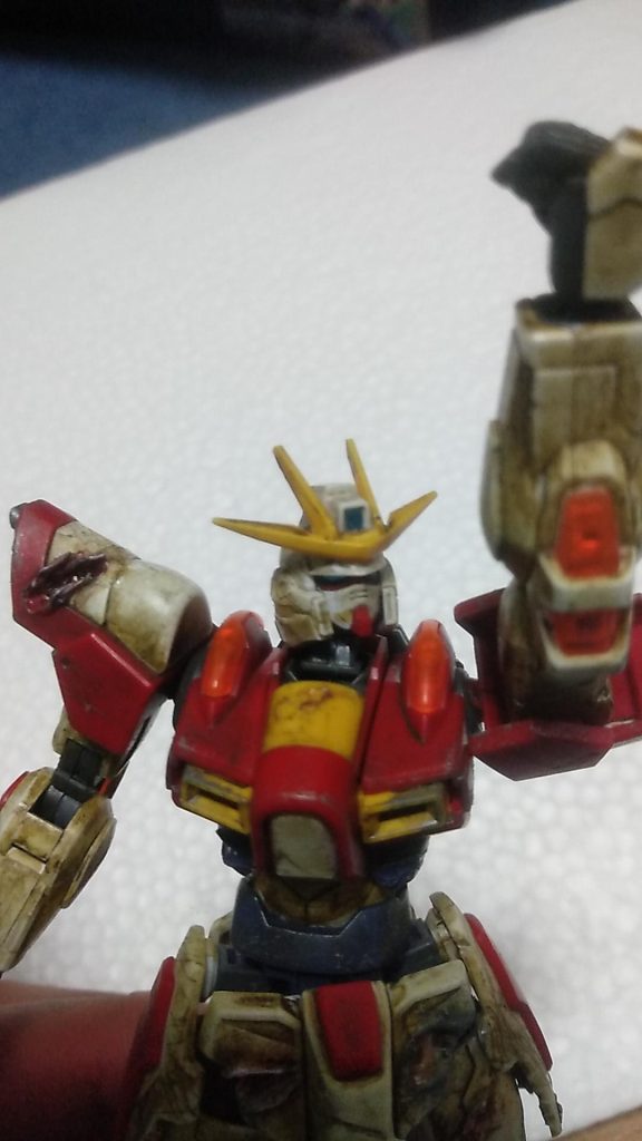 本当クリアパーツのところを夜光塗料で塗るつもりでしたが、面倒くさくなって諦めてしまいました。