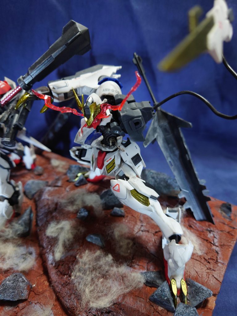 「彼等の居場所」よりアリアンロッド艦隊を立ち向かうバルバトスルプスレクス。