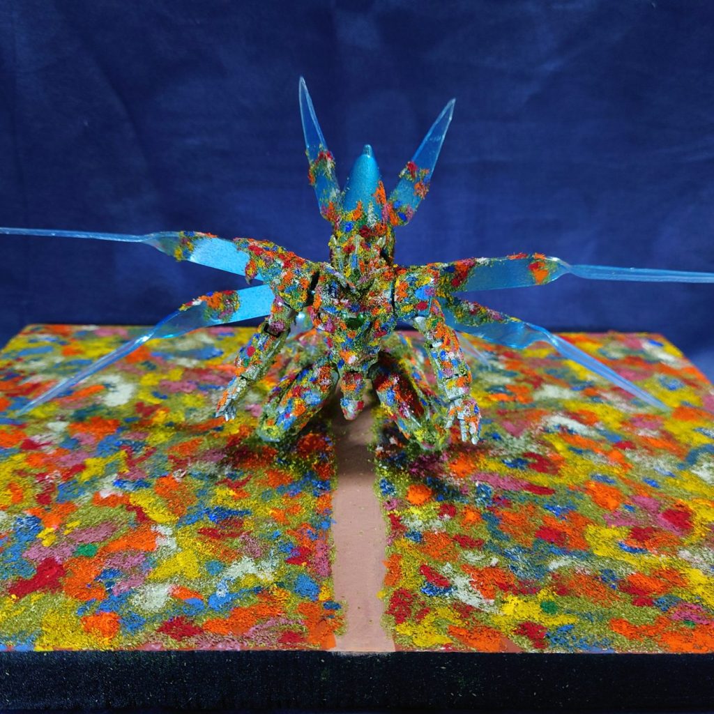 設定に沿った造形に仕上げる技術などございませんので、自己解釈と原作アニメでのデザインを参考に作ってます。