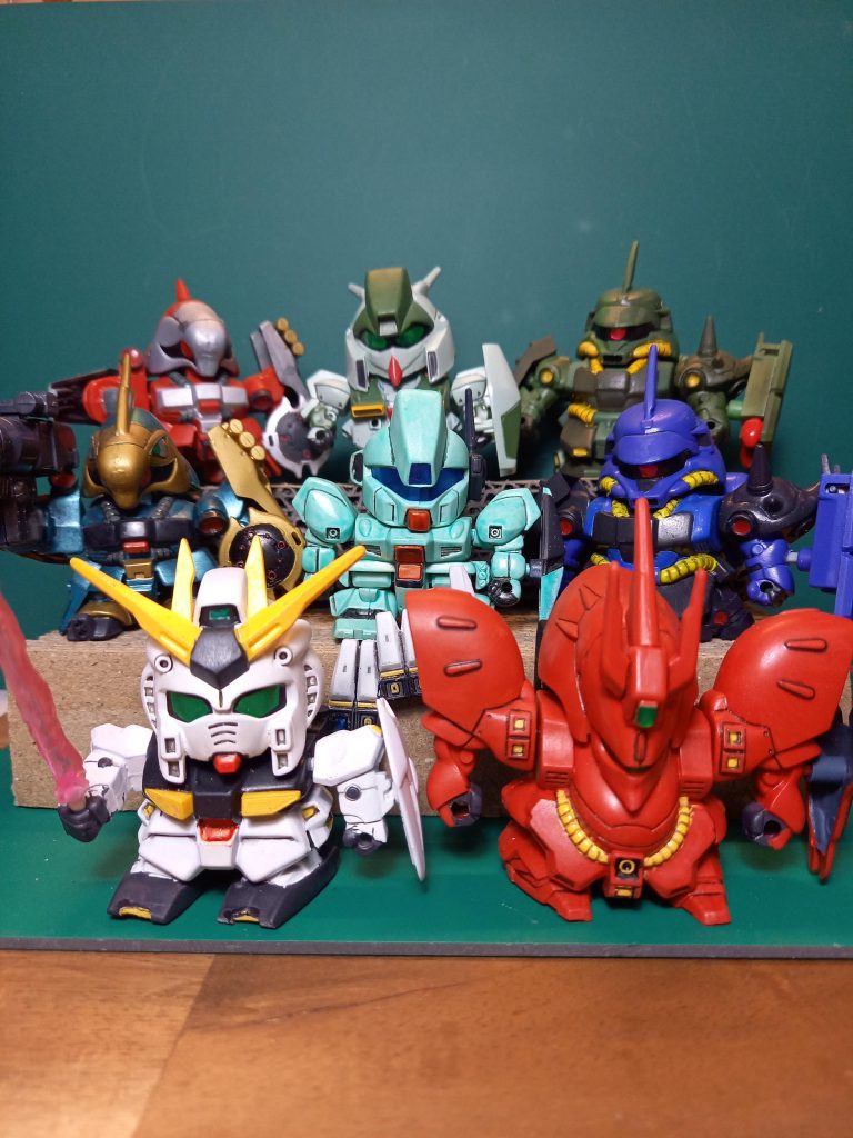 BB戦士逆襲のシャアセット、これで完成です⤴️勢揃いすると満足感があります🙂プラモ部屋に飾ろうと思います😁