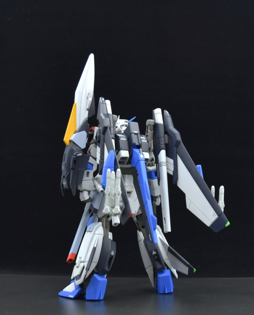 ふくらはぎのパーツはデミバーディングから、主翼の追加ブースターはビルドブースターからの流用です。