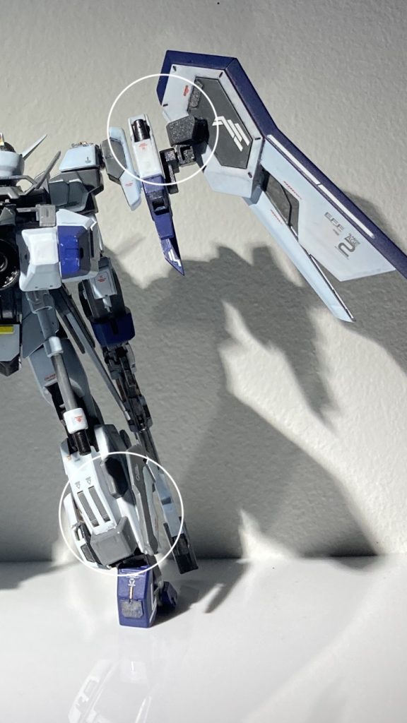 ○肩部ビームバルカン:AGE-2ノーマルで変形時のみ使用可能であったものをMS状態でも使用できるよう設計。○カーフミサイル:AGE-2ダブルバレットと共通。